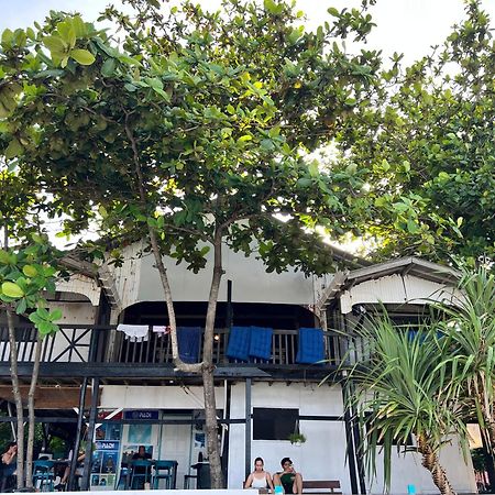 Ohlala Guesthouse เกาะเปอร์เฮนเตียน ภายนอก รูปภาพ