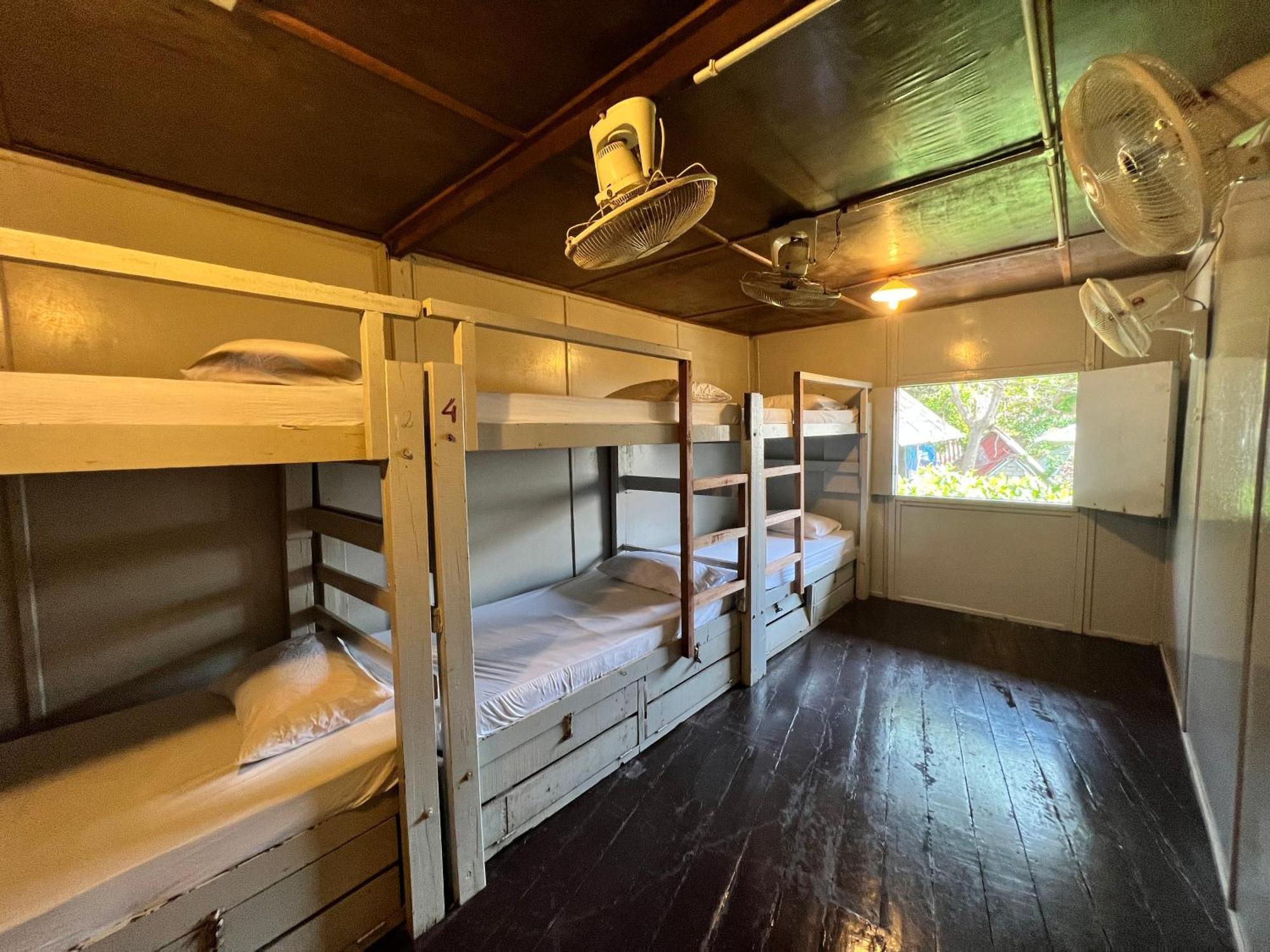Ohlala Guesthouse เกาะเปอร์เฮนเตียน ภายนอก รูปภาพ