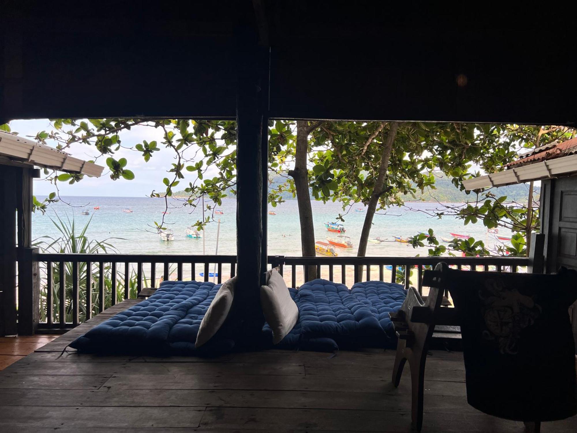 Ohlala Guesthouse เกาะเปอร์เฮนเตียน ภายนอก รูปภาพ