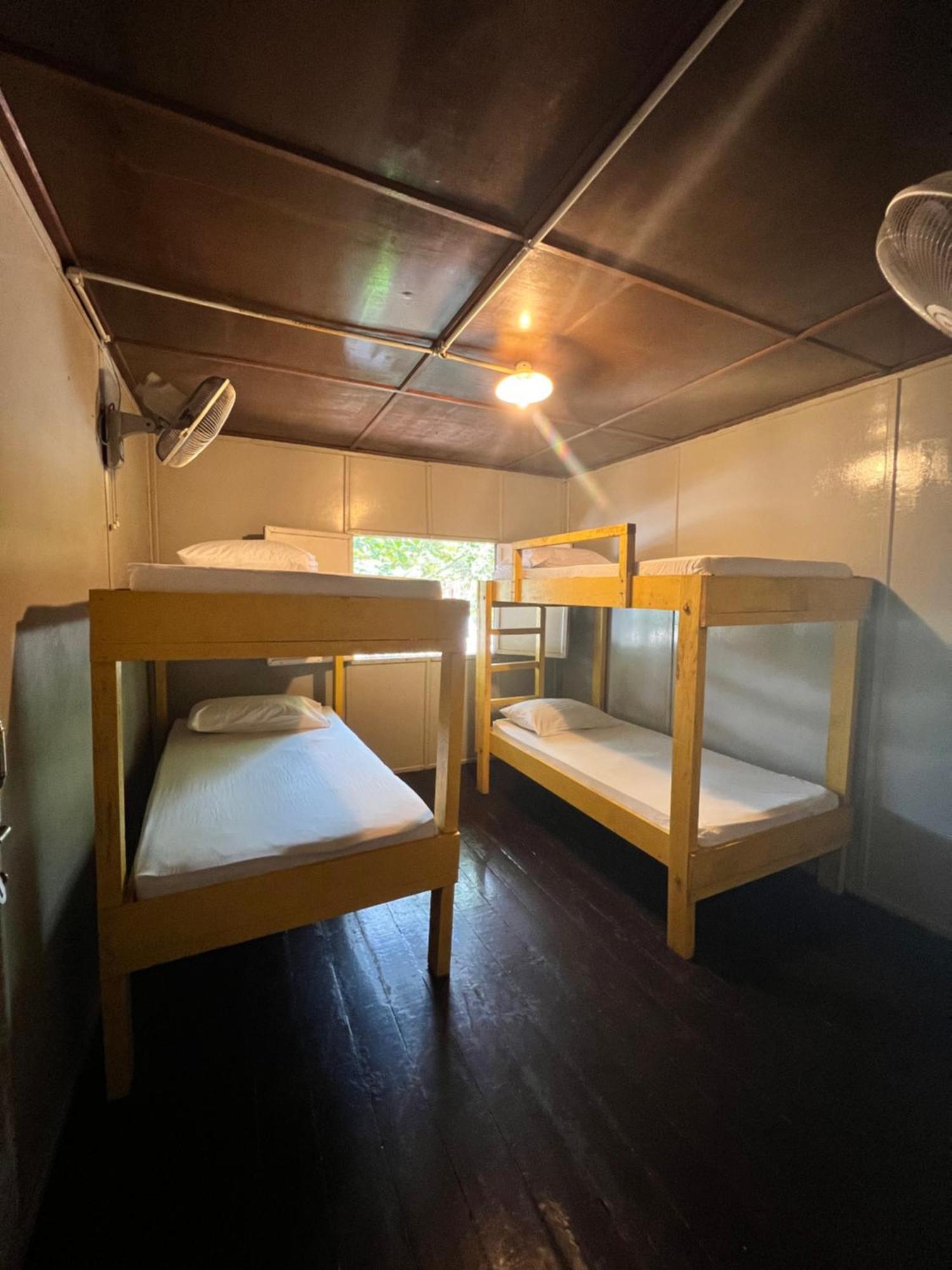 Ohlala Guesthouse เกาะเปอร์เฮนเตียน ภายนอก รูปภาพ
