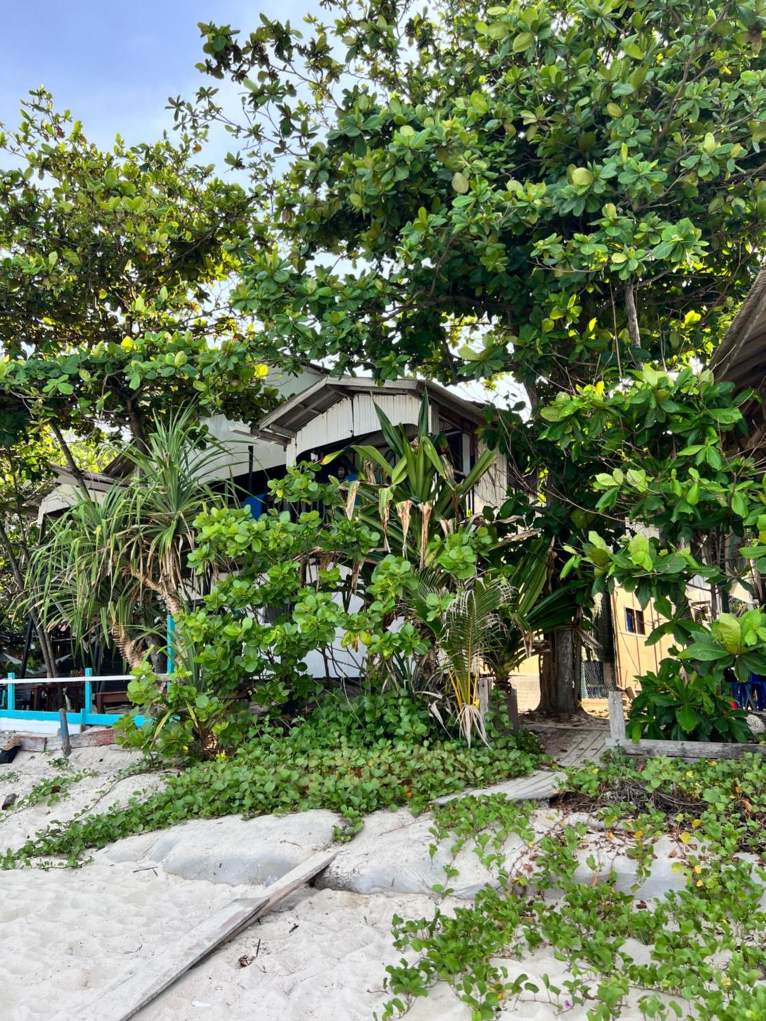 Ohlala Guesthouse เกาะเปอร์เฮนเตียน ภายนอก รูปภาพ