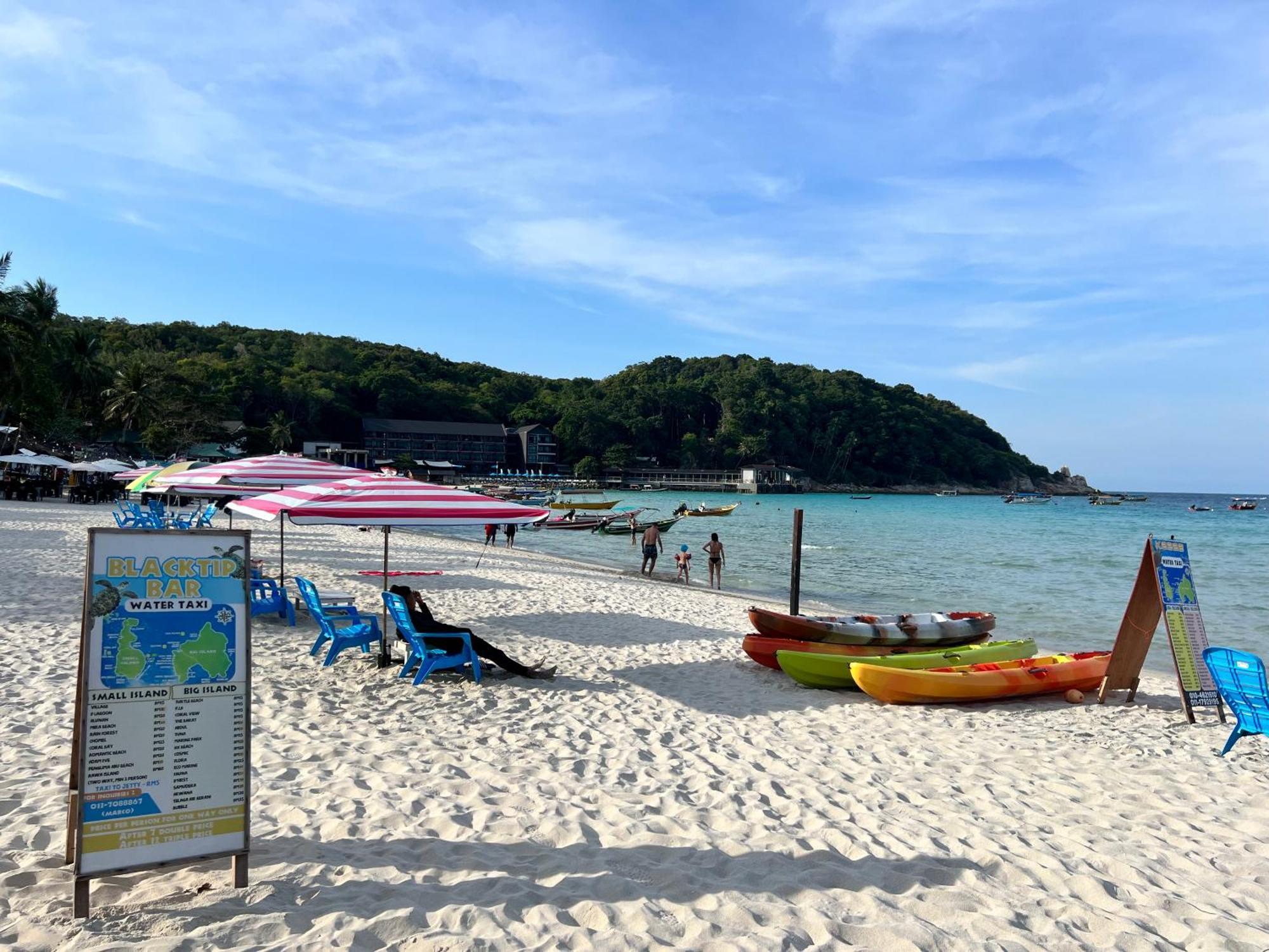 Ohlala Guesthouse เกาะเปอร์เฮนเตียน ภายนอก รูปภาพ