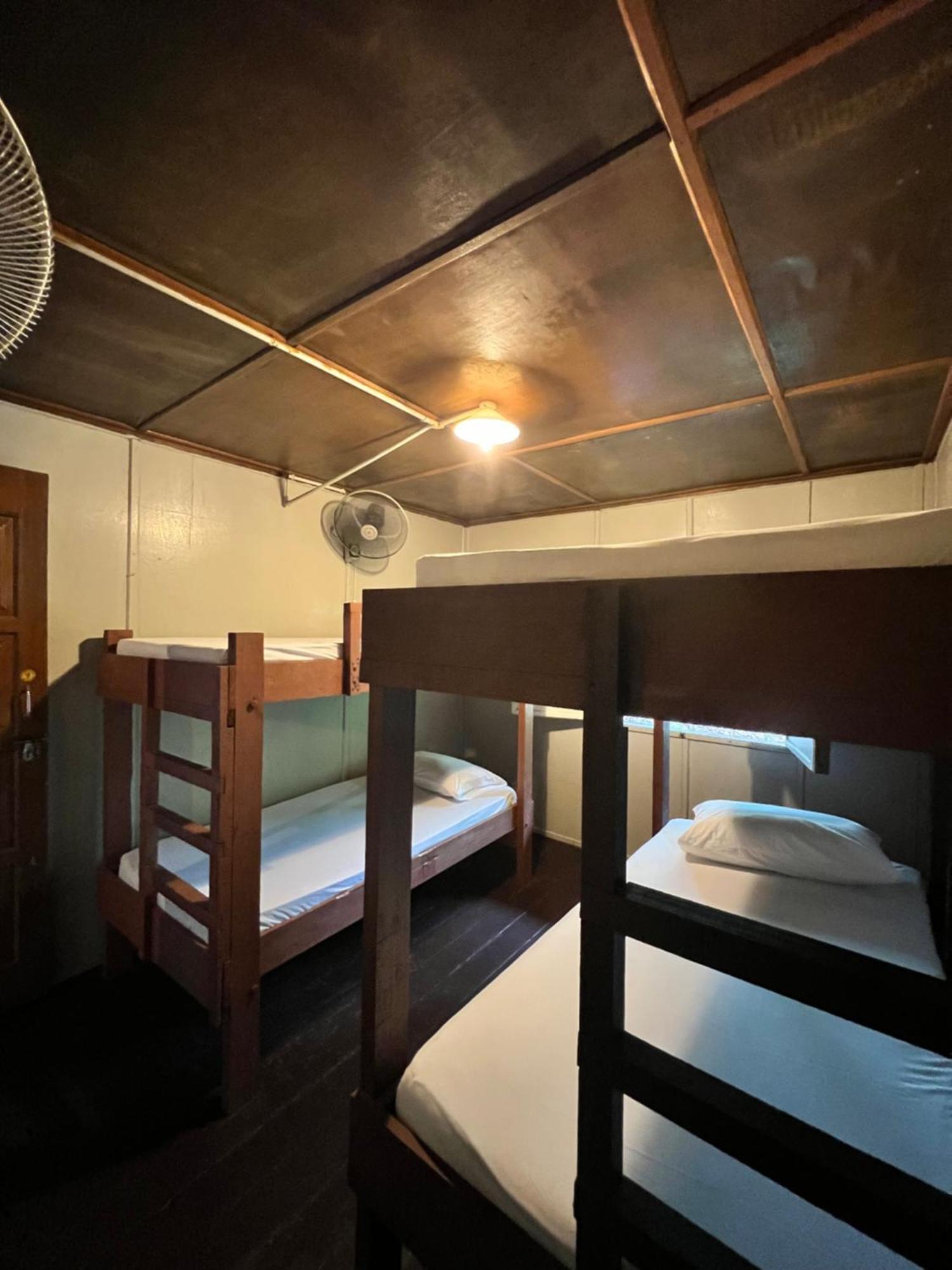 Ohlala Guesthouse เกาะเปอร์เฮนเตียน ภายนอก รูปภาพ