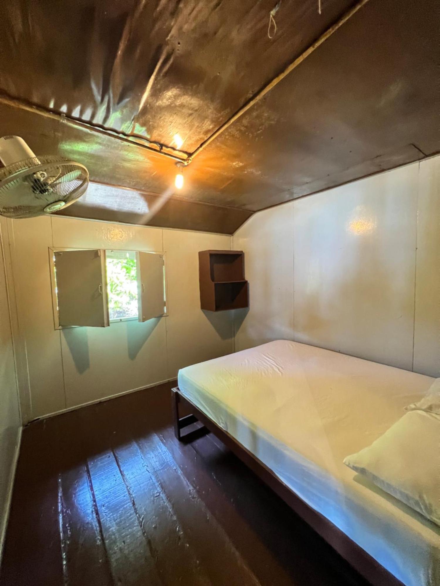 Ohlala Guesthouse เกาะเปอร์เฮนเตียน ภายนอก รูปภาพ