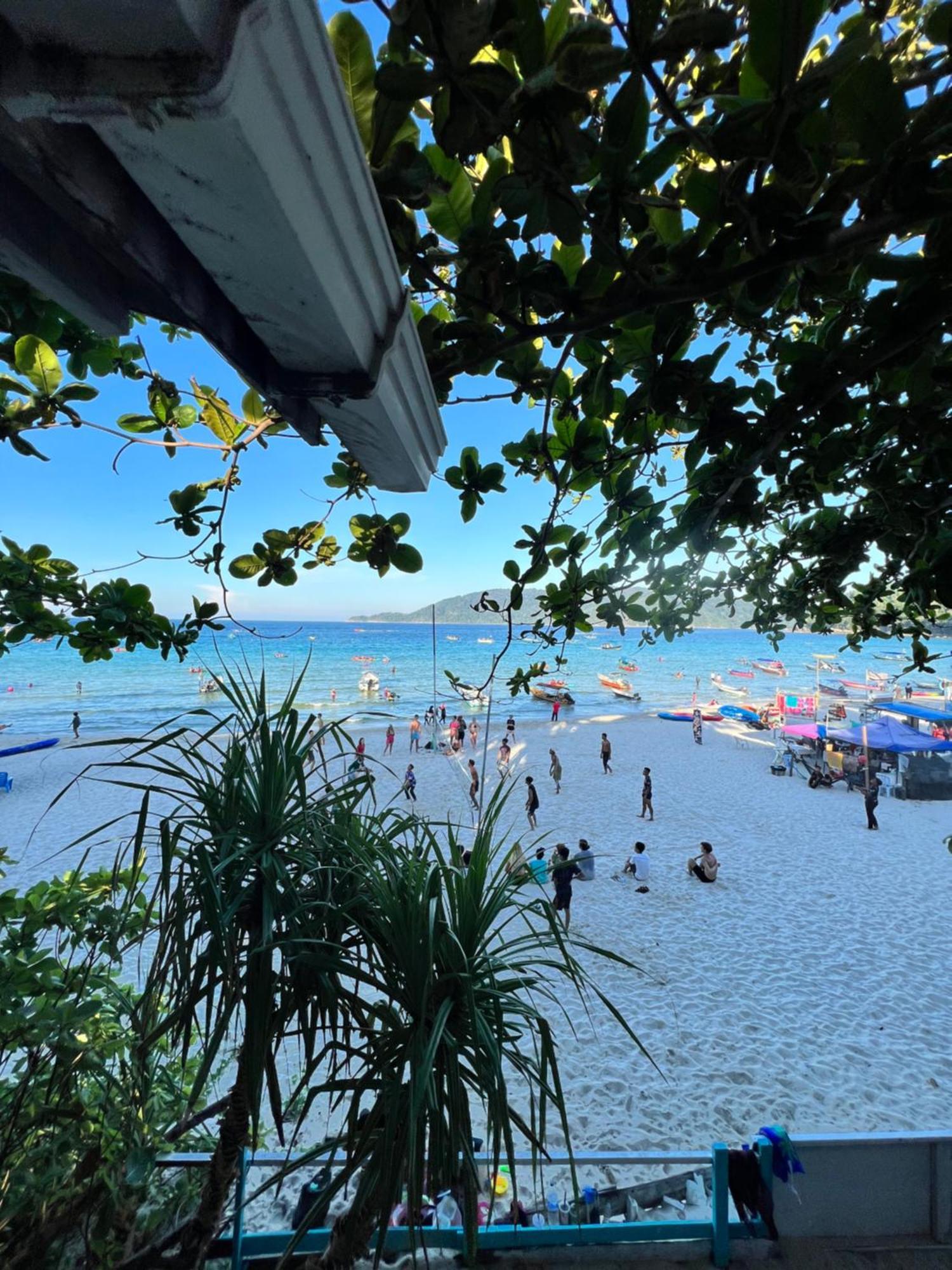 Ohlala Guesthouse เกาะเปอร์เฮนเตียน ภายนอก รูปภาพ