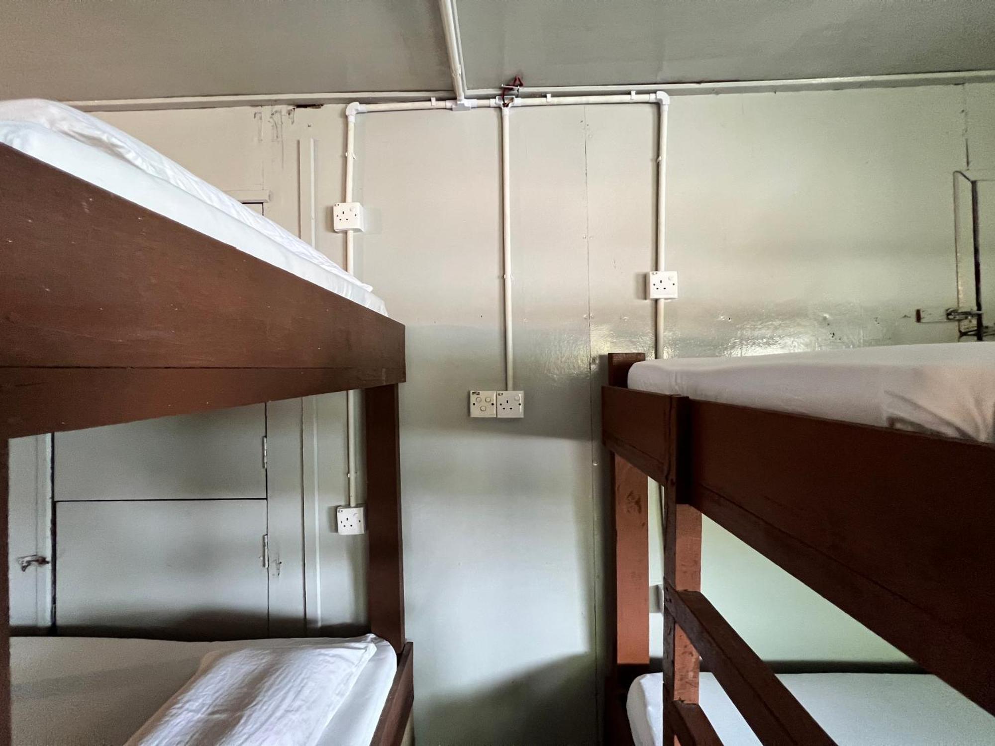 Ohlala Guesthouse เกาะเปอร์เฮนเตียน ภายนอก รูปภาพ